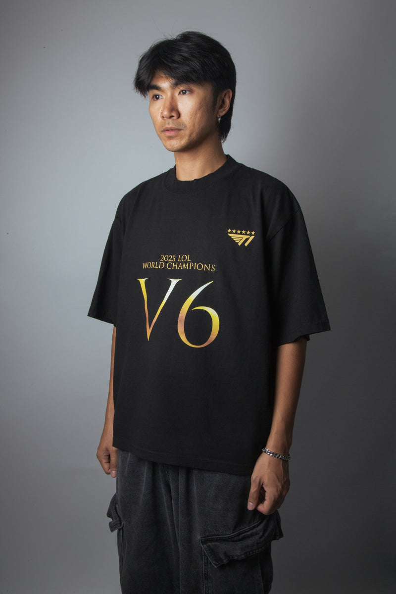 T1 2025 World Champions V6 Drop Shoulder T-Shirt- Black